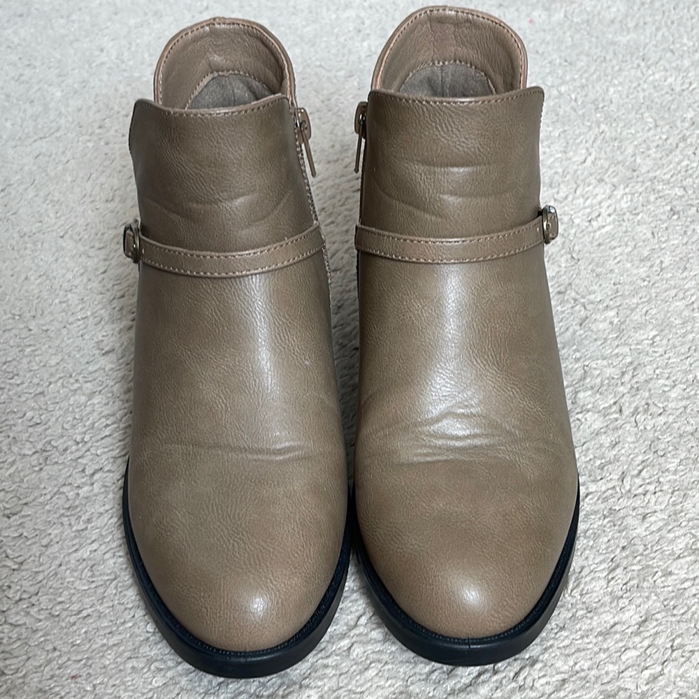 Easy Street comfort ankle Boot Tan